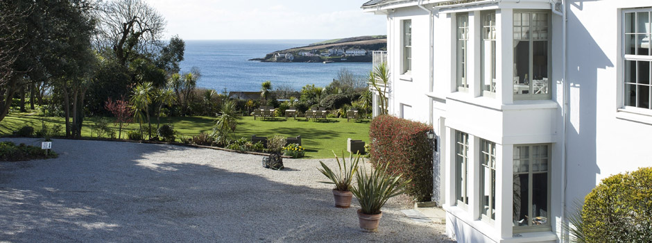 outside view of the Rosevine hotel